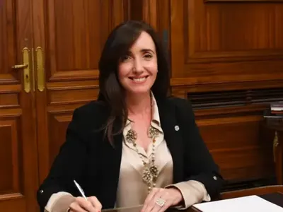 ¡La fiesta continúa! El Senado gastó más de 100 millones en TV, internet y celulares