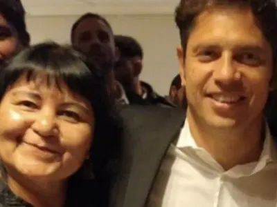 Las imágenes que comprometen a Kicillof: apareció junto a la dueña de la casa del triple crimen en Florencio Varela