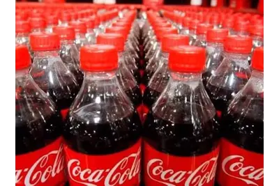 Coca-Cola deberá indemnizar a un consumidor argentino por vender una botella con un cuerpo extraño