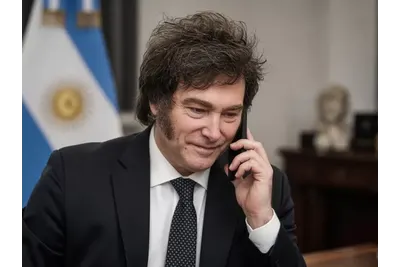 VIDEO | Javier Milei, más pendiente de Twitter que de gobernar: mientras el país se hunde, estuvo todo el dia en X insultando periodistas