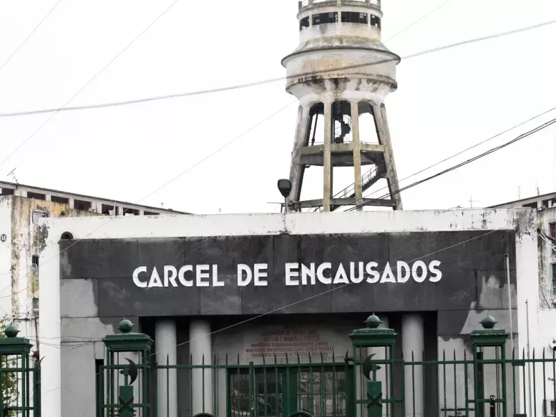 Su ex la golpeaba y hasta la secuestró en Punta Lara, lo detuvieron y ahora la amenaza desde la cárcel