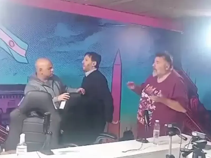 Brancatelli sufrió un acto de provocación que casi termina en la destrucción de un estudio de streaming