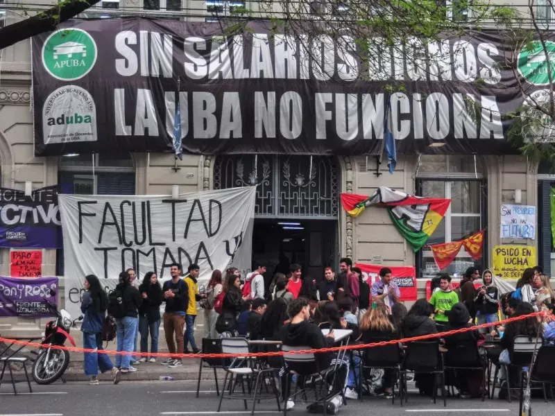 El salario docente universitario perdió el equivalente a siete meses de ingresos durante el gobierno de Milei