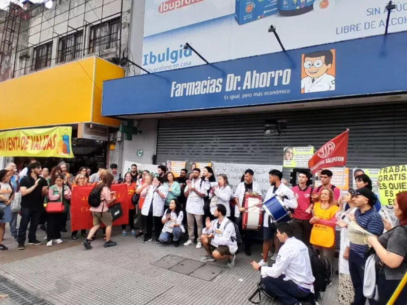 Farmacias Dr. Ahorro en crisis: despidos sin pagar, sobreexplotación y sucursales vaciadas