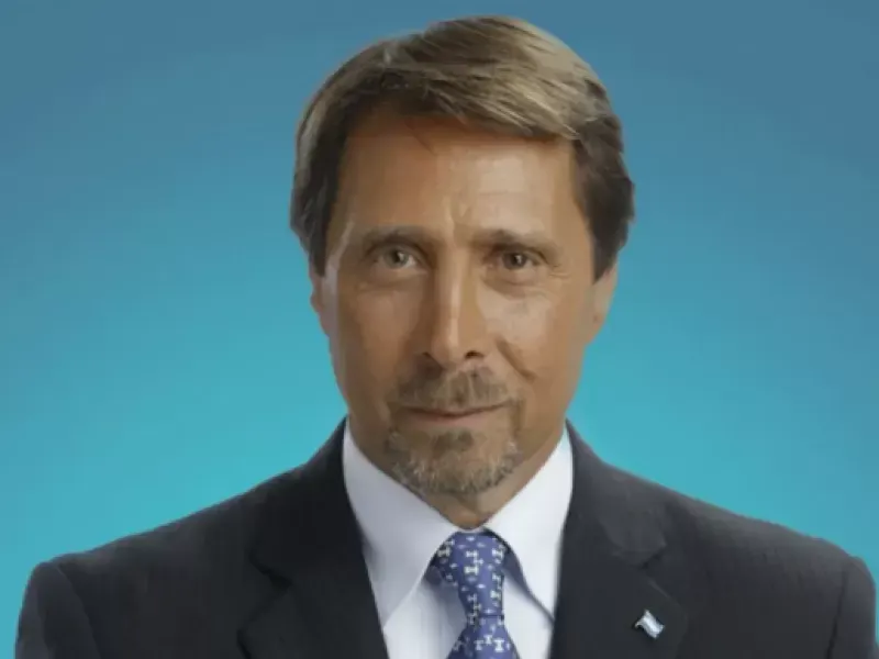 VIDEO | Feinmann hizo la cuenta en vivo: Adorni necesitaría 26 años de sueldo para justificar los USD 850 mil