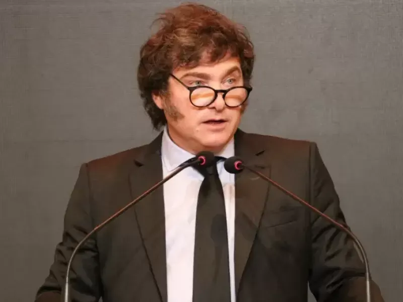 La de hacerse cargo no se la sabe: Javier Milei dijo que la gente se endeuda por culpa de la gestión anterior