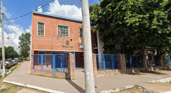 Escándalo: un alumno de 17 años baleó a un compañero dentro del baño de una escuela en La Matanza