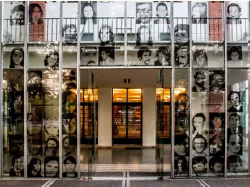 El gobierno de Milei desfinancia la b&uacute;squeda de beb&eacute;s apropiados durante la Dictadura