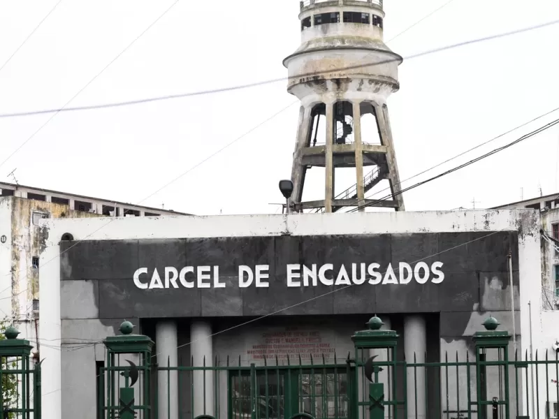 Su ex la golpeaba y hasta la secuestró en Punta Lara, lo detuvieron y ahora la amenaza desde la cárcel
