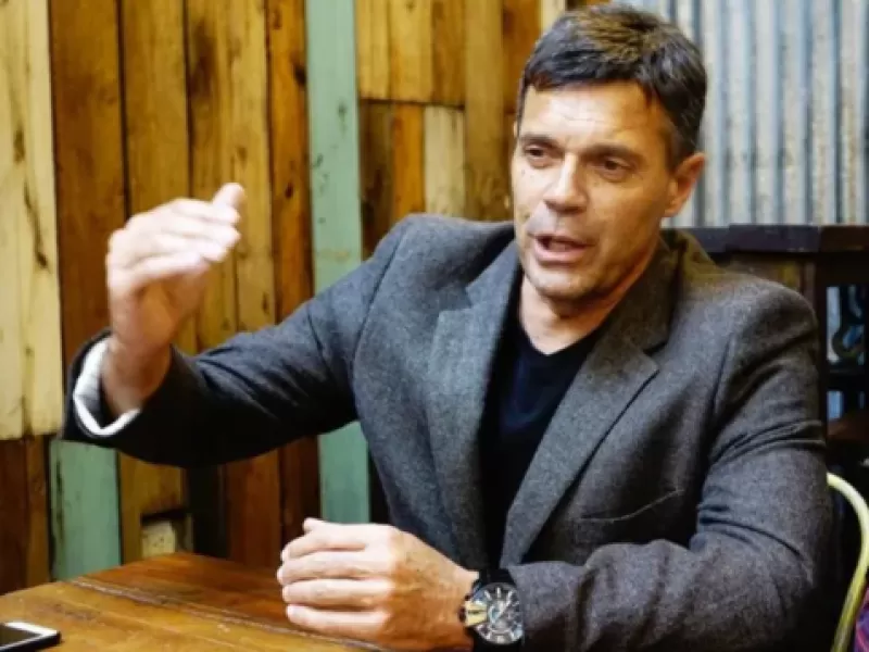 Lo echaron de Gimnasia, se hizo de River y ahora quiere sacar al Chiqui Tapia de la AFA