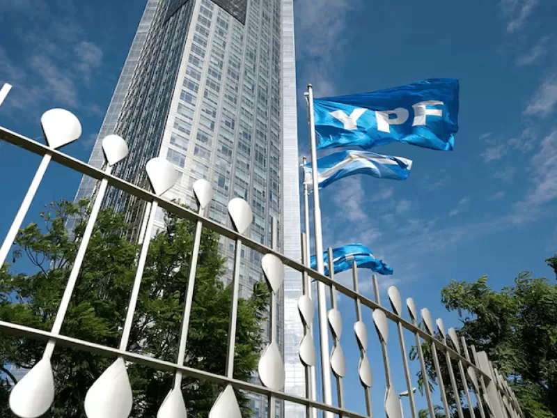 Fallo clave en EE.UU.: revocan la millonaria condena contra la Argentina por la expropiaci&oacute;n de YPF