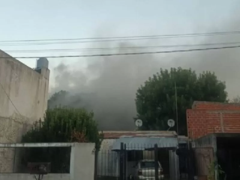 Un ni&ntilde;o jugaba con un encendedor y desat&oacute; el incendio que caus&oacute; la muerte de una mujer y dos ni&ntilde;as en La Plata