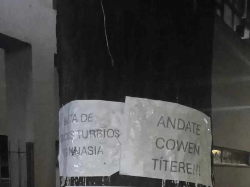 Estalló la bronca en Gimnasia: carteles de repudio contra Cowen y la dirigencia en la sede