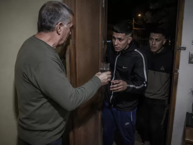 Violento robo en Brandsen: le golpearon la puerta para pedirle agua, lo atacaron brutalmente y le robaron todo