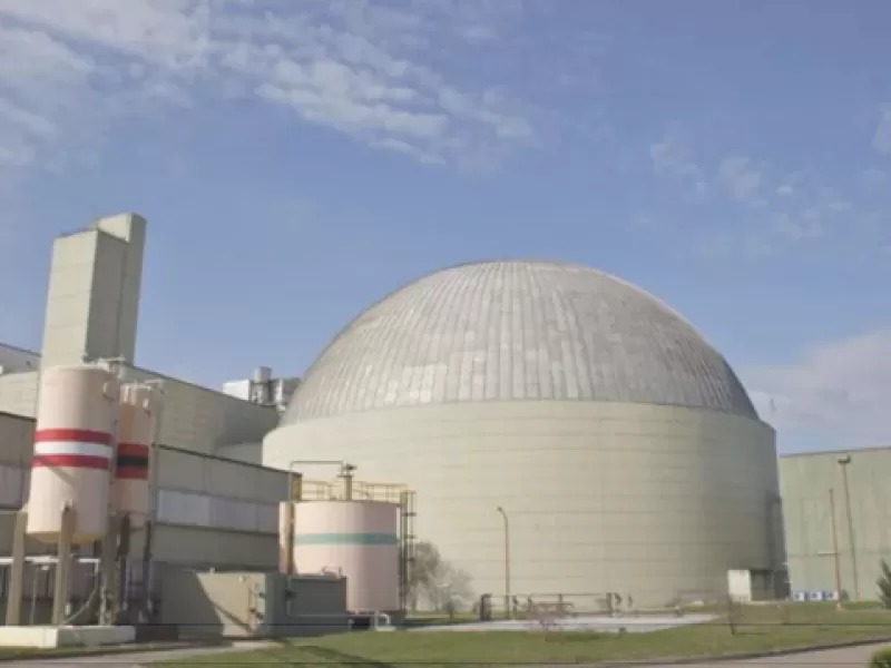 Energía nuclear bajo sospecha: denuncias millonarias, un asesor que no habría ido a trabajar y la mira puesta en Guido Lavalle
