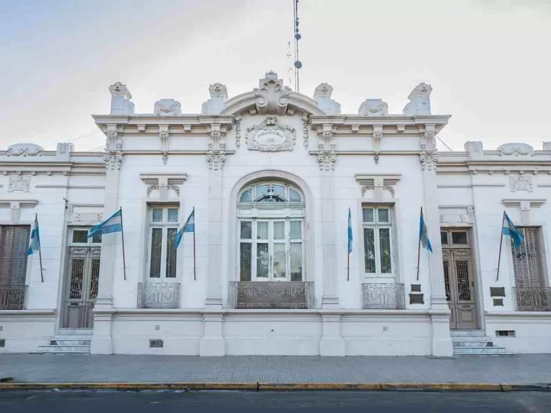Escándalo en Moreno: acusan a una familia de cobrar $5 millones por mes sin trabajar en la Municipalidad