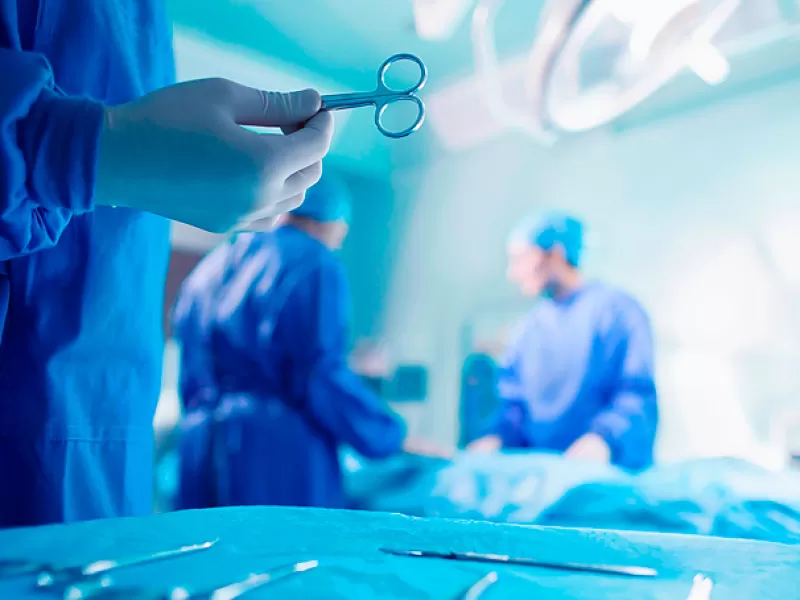 Fue a operarse de una hernia de disco y termin&oacute; muerto: denuncian presunta mala praxis en una cl&iacute;nica de La Plata