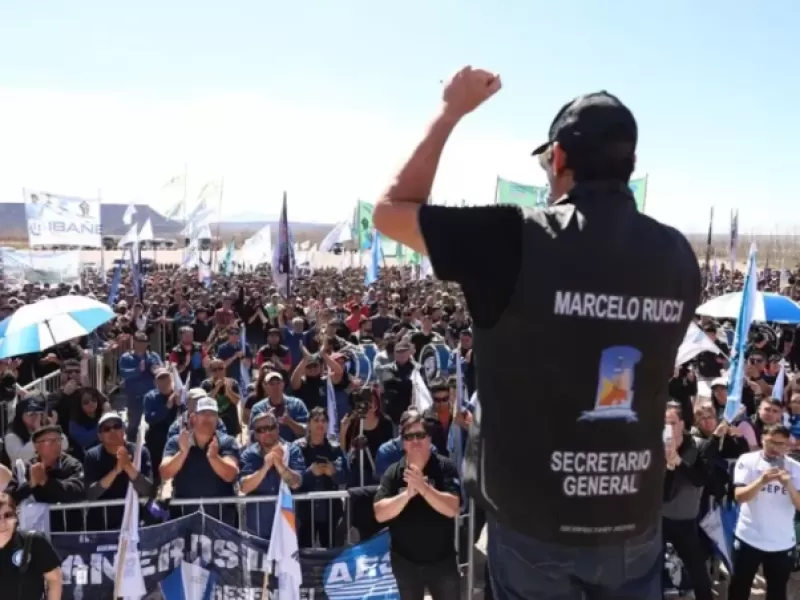 Paro total en Vaca Muerta: petroleros paralizan la producción por más de 3.000 despidos y le ponen presión al Gobierno