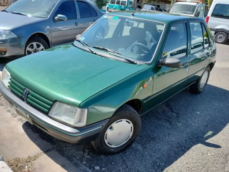 Escándalo en la Gobernación: apareció desguazado el Peugeot  205 y crecen las preguntas para Kicillof y Agustina Vila