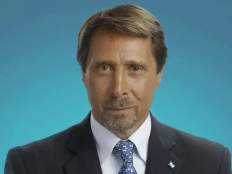 VIDEO | Feinmann hizo la cuenta en vivo: Adorni necesitar&iacute;a 26 a&ntilde;os de sueldo para justificar los USD 850 mil