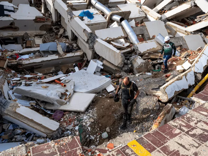 Venezuela tras el devastador terremoto: colapsan las morgues, hay 1.900 muertos y crece la alerta sanitaria