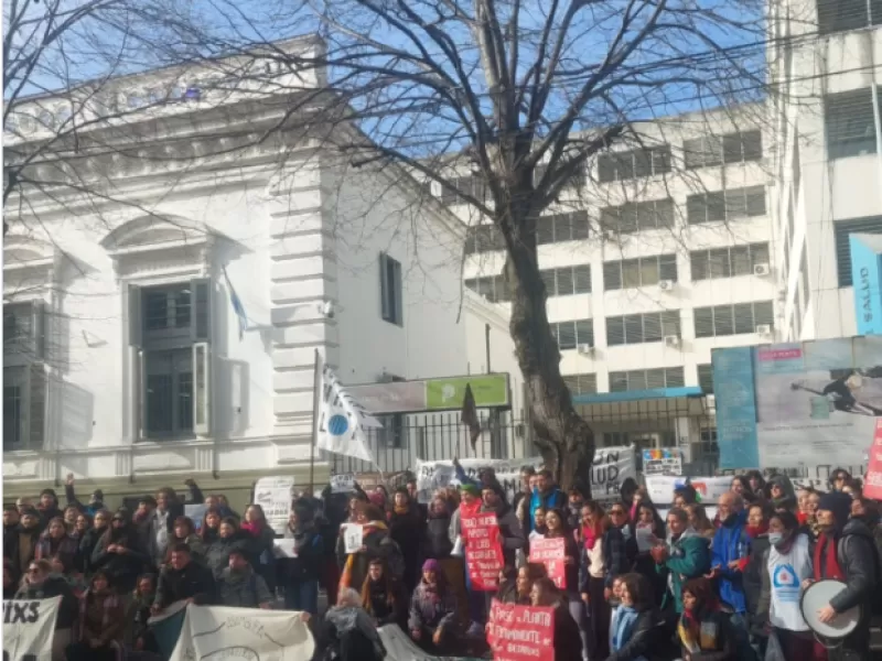 Becarios de Salud de PBA denuncian cinco años de precarización y reclaman el pase a planta