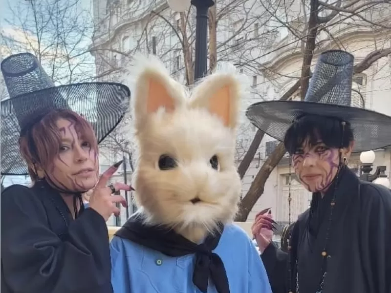 Renata Villarreal, la joven platense que inventó un gaucho furry y causa sorpresa en el mundo del cosplay