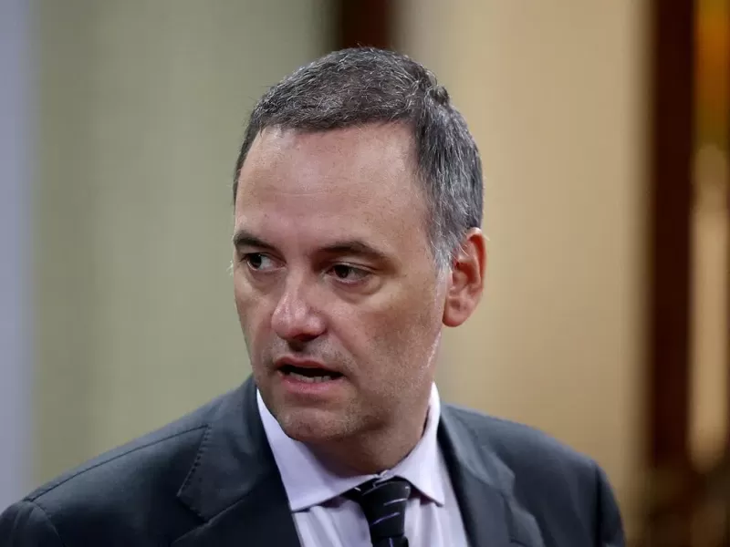 Prohibieron la salida del pa&iacute;s a Manuel Adorni por peligro de fuga: la medida fue tomada por el juez federal Ariel Lijo