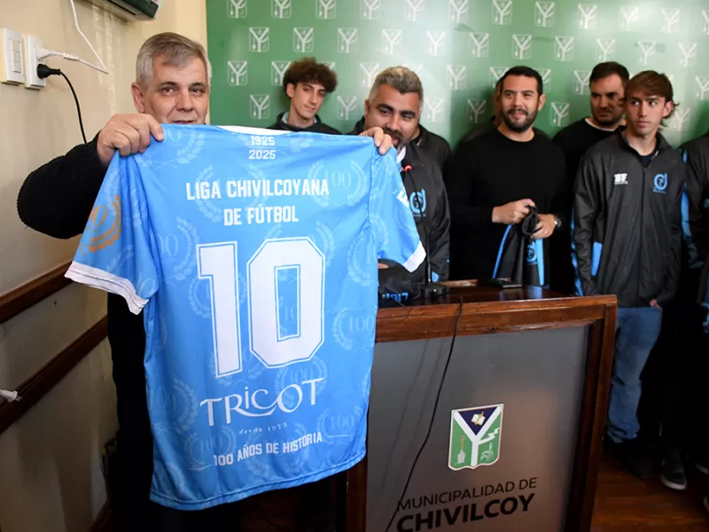 Chivilcoy present&oacute; las camisetas de sus Selecciones Sub-13 y Sub-15