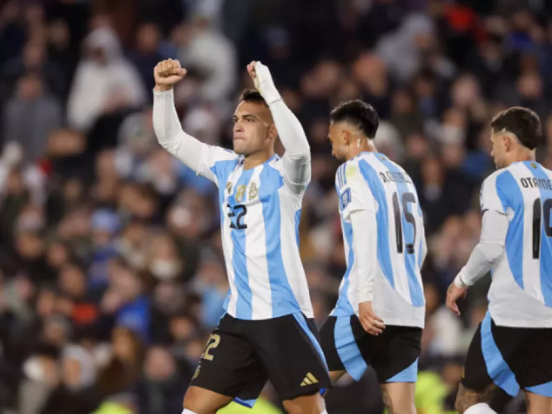 Sin Messi, la Selección argentina cierra su participación en las Eliminatorias ante Ecuador: hora, TV y formaciones