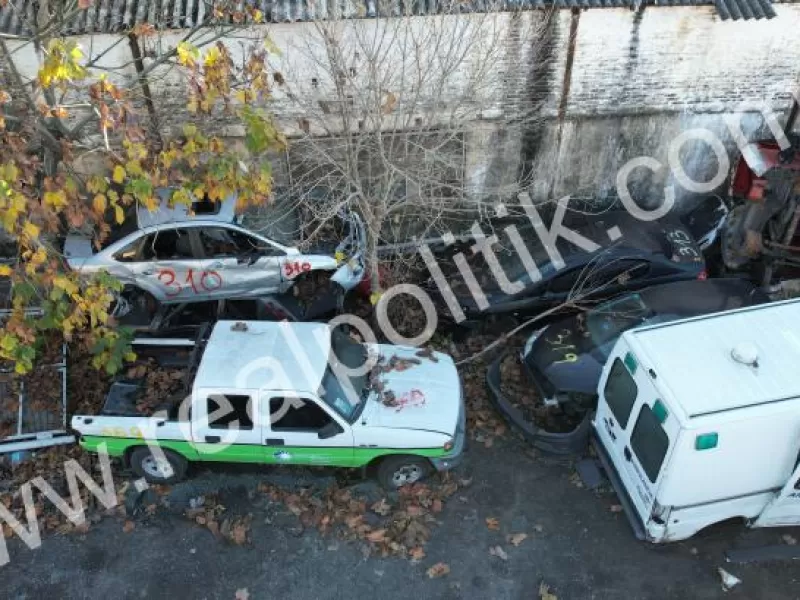 Axel Kicillof transformó el área de Automotores en un cementerio de vehículos oficiales