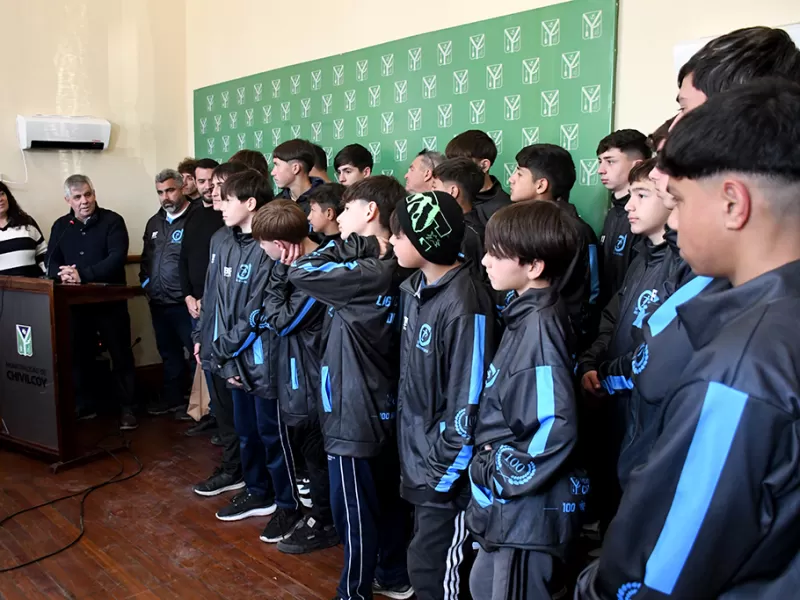 Chivilcoy presentó las camisetas de sus Selecciones Sub-13 y Sub-15
