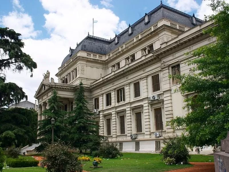 Crecen las denuncias y el silencio pol&iacute;tico en el Senado bonaerense