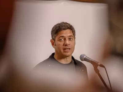 Axel Kicillof va a gastar 3 mil millones de pesos en &uacute;tiles con el logo de su Gobierno impreso