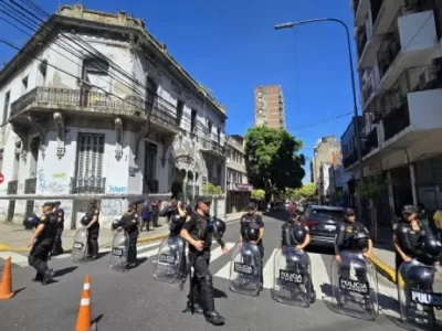 El gobierno porteño desalojó en Once un edificio tomado hace seis años por cartoneros