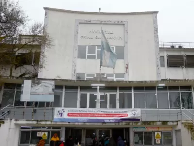 Emergencia en el Hospital San Martín: evacuaron a bebes por materia fecal en los techos y ratas en las salas