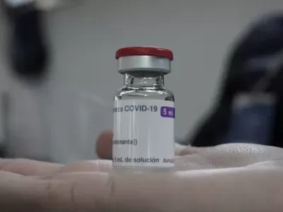 Esc&aacute;ndalo con la vacuna AstraZeneca: la Justicia reconoci&oacute; graves secuelas en una docente de Rosario