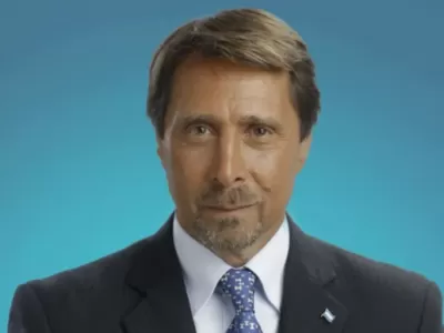 VIDEO | Feinmann hizo la cuenta en vivo: Adorni necesitar&iacute;a 26 a&ntilde;os de sueldo para justificar los USD 850 mil