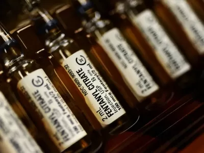 Allanaron cinco empresas por el caso del fentanilo contaminado que dejó 15 muertos en La Plata