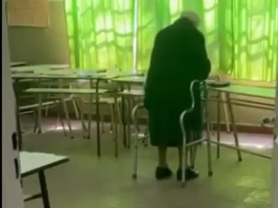 Elecciones | Una mujer platense de 100 años emocionó a todos al cumplir con su deber en las elecciones legislativas
