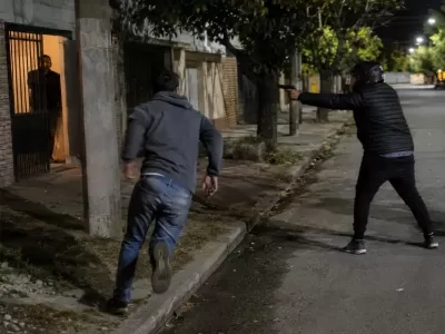 Mat&oacute; de un disparo a un joven en La Plata por salir con la expareja: lo detuvieron en Merlo