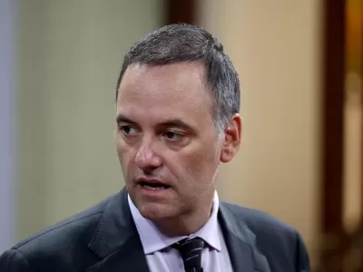 Prohibieron la salida del pa&iacute;s a Manuel Adorni por peligro de fuga: la medida fue tomada por el juez federal Ariel Lijo