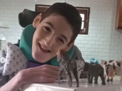 Una vida de lucha y esperanza: Santino, el adolescente platense que busca mejorar su calidad de vida con un tratamiento en M&eacute;xico