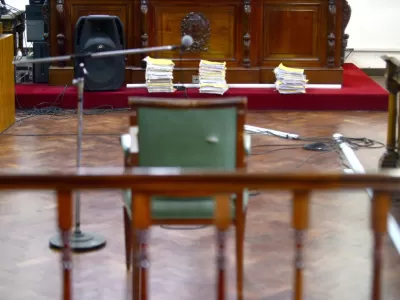 Indignación en La Plata: condenaron a un docente por abuso sexual, pero no pisará la cárcel