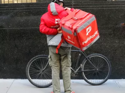 Indignante: ya no se puede ni trabajar en La Plata, balearon a un repartidor para robarle la moto