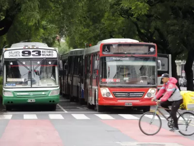 Aniquiladores de bolsillos: se vienen tarifazos escalonados en colectivos y trenes hasta septiembre
