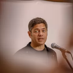 Axel Kicillof va a gastar 3 mil millones de pesos en &uacute;tiles con el logo de su Gobierno impreso