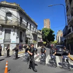 El gobierno porteño desalojó en Once un edificio tomado hace seis años por cartoneros