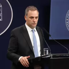 La Justicia investiga el viaje de Adorni a Punta del Este y ordena seguir la ruta del dinero