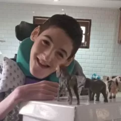 Una vida de lucha y esperanza: Santino, el adolescente platense que busca mejorar su calidad de vida con un tratamiento en M&eacute;xico